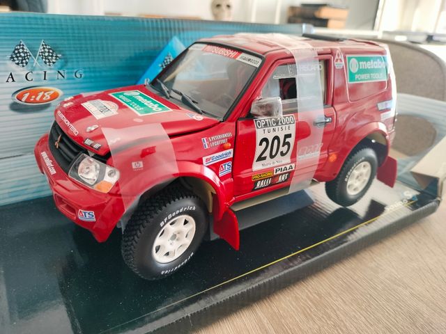 Mitsubishi Montero 1:18 SOLIDO