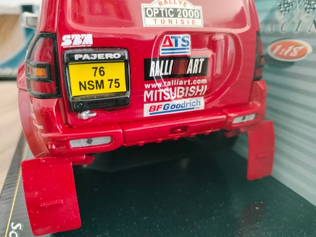 Mitsubishi Montero 1:18 SOLIDO