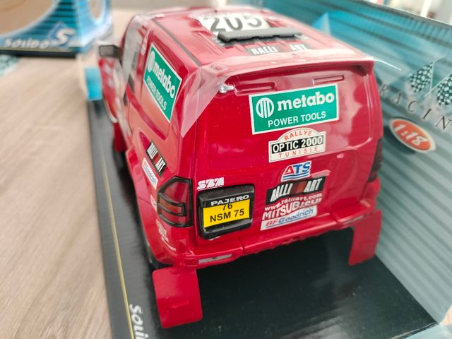 Mitsubishi Montero 1:18 SOLIDO