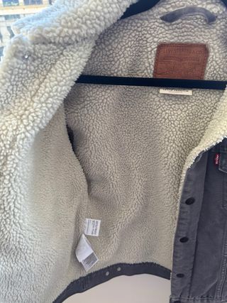 Chaqueta Vaquera Levi’s borreguillo gris