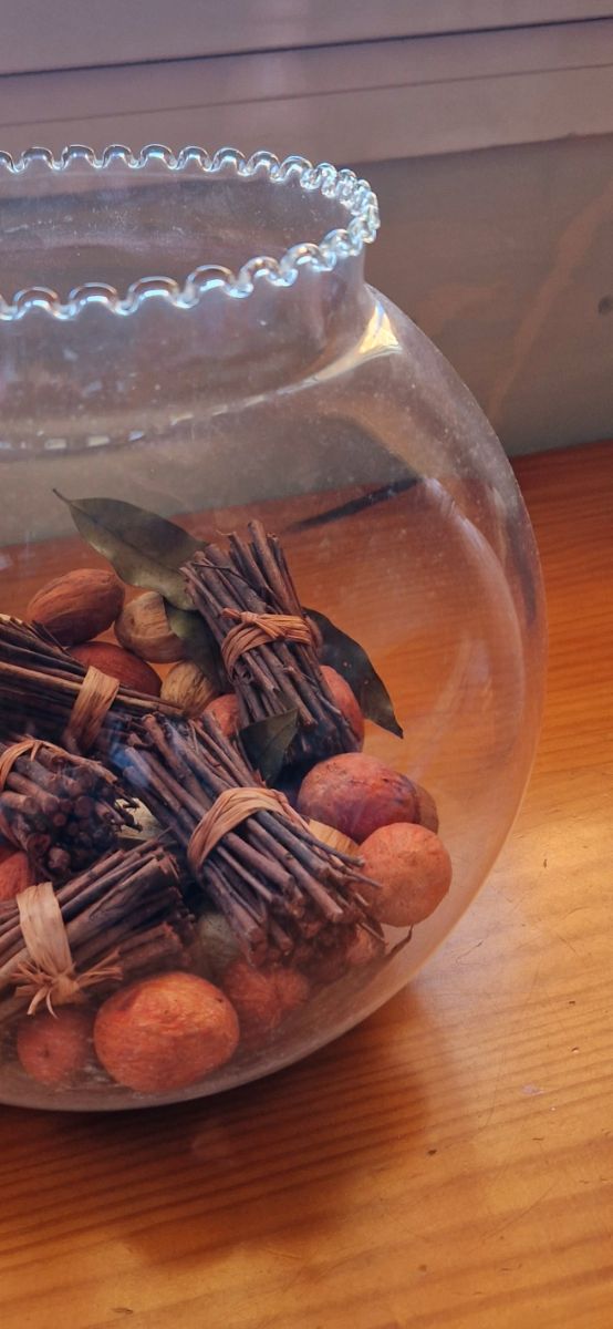 Pecera cristal con popurri aromático de regalo.