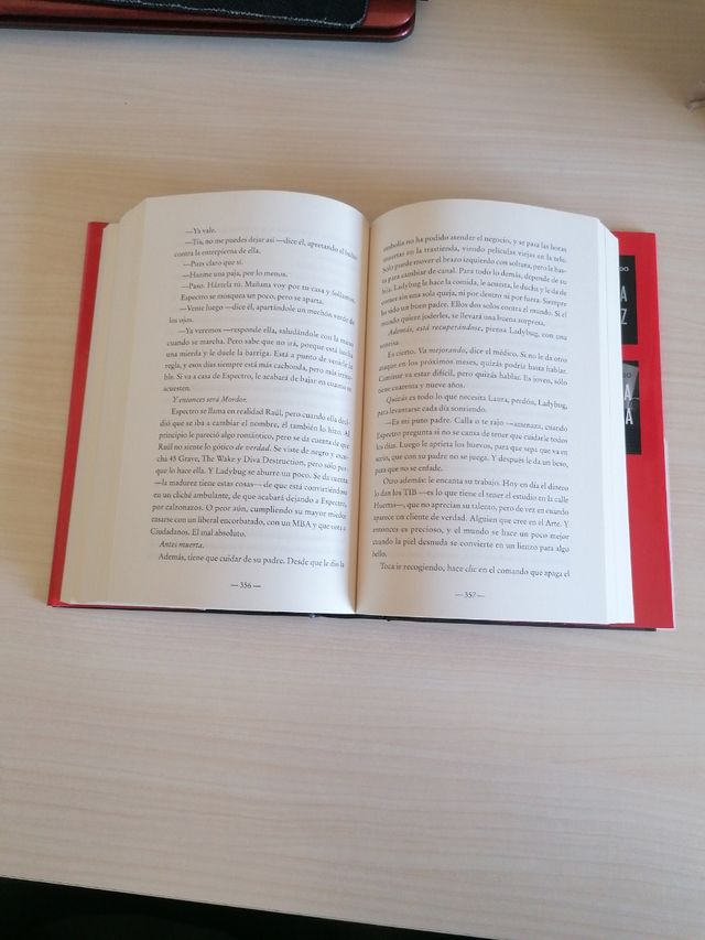 Reina Roja / Red Queen (LA TRILOGÍA REINA ROJA) (Spanish Edition)