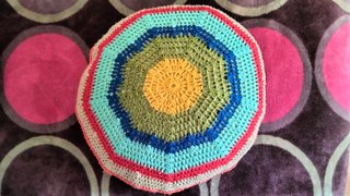 Cojín vintage redondo crochet patchwork
