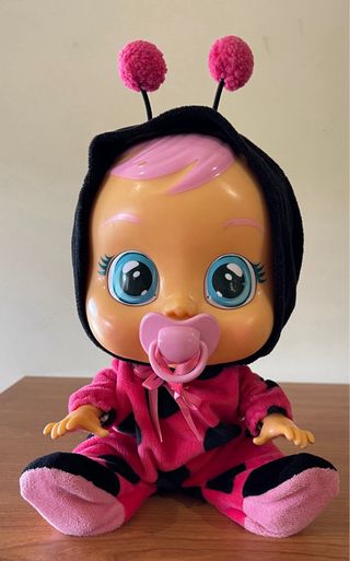 Bebe lloron mariquita y mariposa