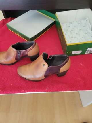 Zapatos de tacón Pitillos. 36. 