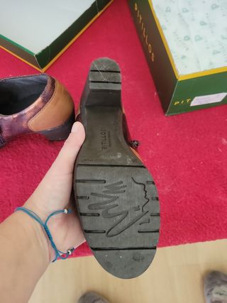 Zapatos de tacón Pitillos. 36. 