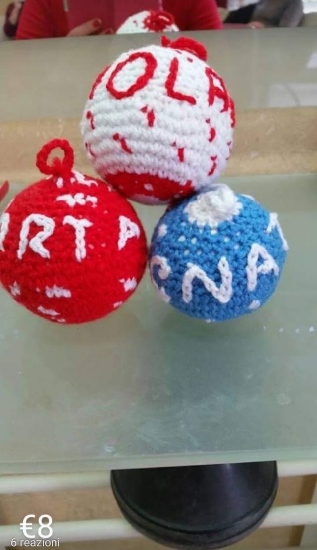 Manufatti all' uncinetto