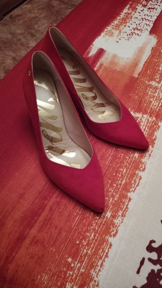 Zapatos rojos de tacón (marca Cuplé)