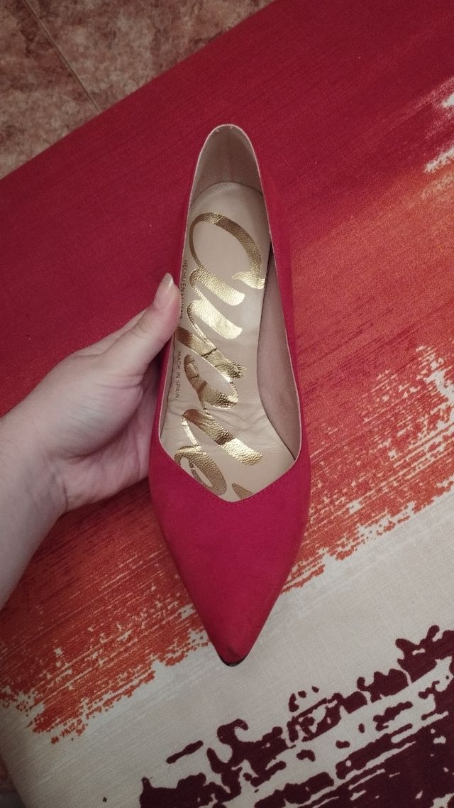 Zapatos rojos de tacón (marca Cuplé)