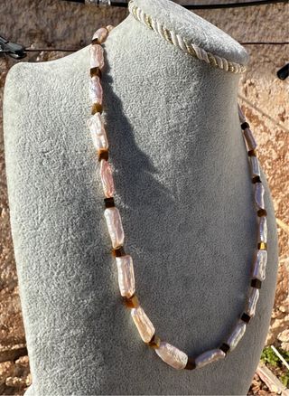 Collar perlas y puedras naturales oro