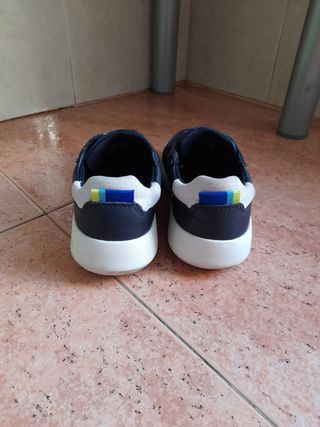 Zapatillas Geox numero 33.