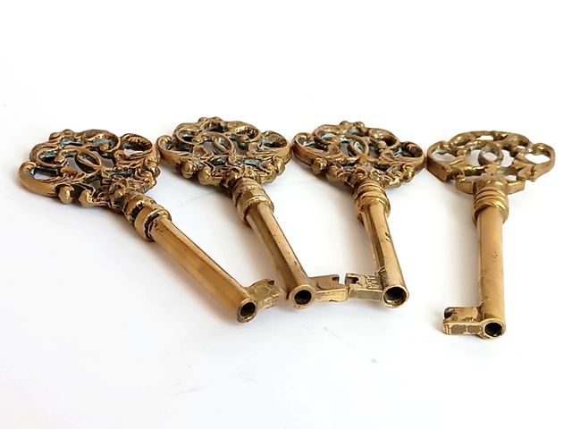 4 llaves antiguas metal vintage