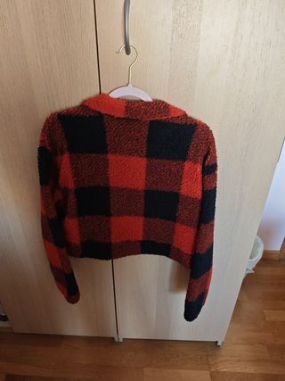 Chaqueta nueva roja y negra