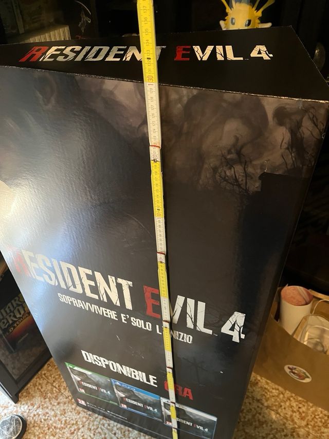 Resident Evil 4 Espositore Stand Display Ufficiale