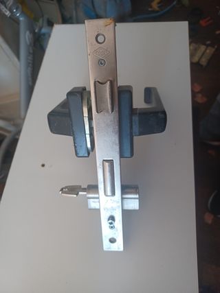 Cerrojo puerta 