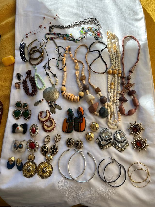 Pendientes y collares africanos NUEVOS