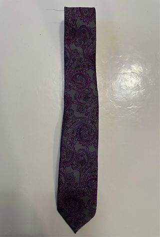 Corbata Gris Con Flores Moradas