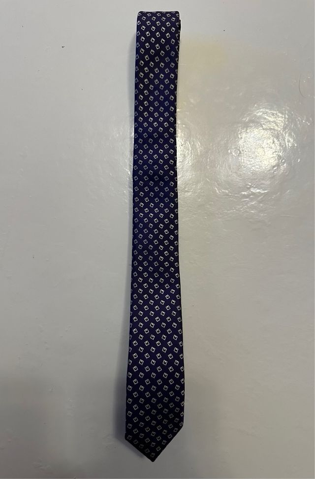 Corbata Morada Con Cuadrados