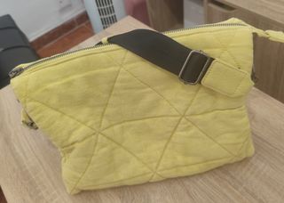 ‼️ PRECIO NO NEGOCIABLE ‼️ Bolso vaquero amarillo 