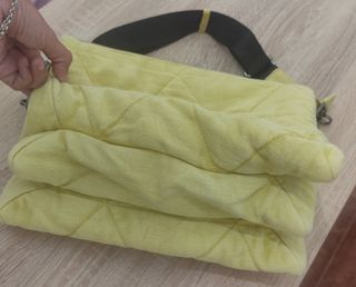 ‼️ PRECIO NO NEGOCIABLE ‼️ Bolso vaquero amarillo 