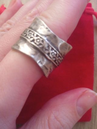 Anillo de plata de ley y cianita