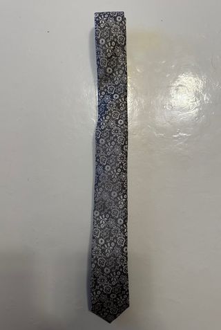 Corbata Gris Con Flores