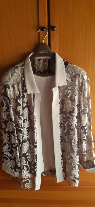 Conjunto de chaqueta con blusa