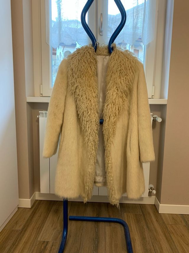 Pelliccia in mongolia e castorino spitz