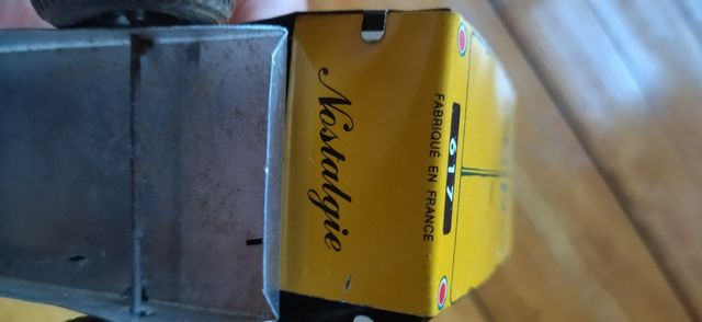 Juguéte antiguo de ojalata 