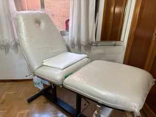 Camilla masajes practicamente nueva zona atocha