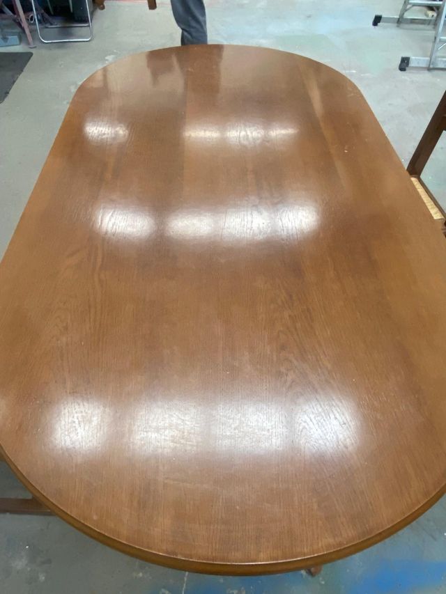 Mesa de txoko extensible y 6 sillas. URGE