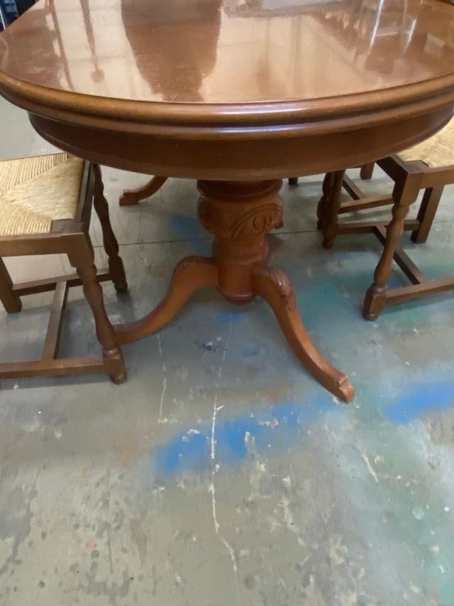 Mesa de txoko extensible y 6 sillas. URGE