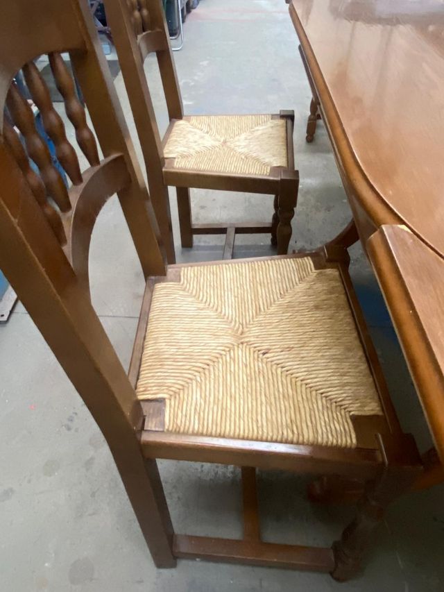 Mesa de txoko extensible y 6 sillas. URGE