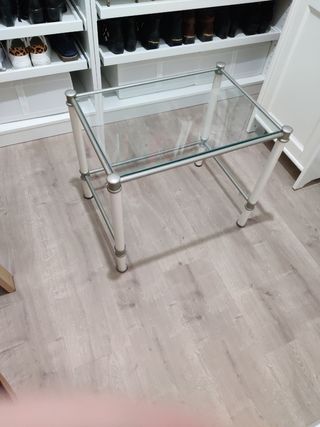 Mesa pequeña o auxiliar de cristal , en buen estad