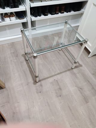 Mesa pequeña o auxiliar de cristal , en buen estad