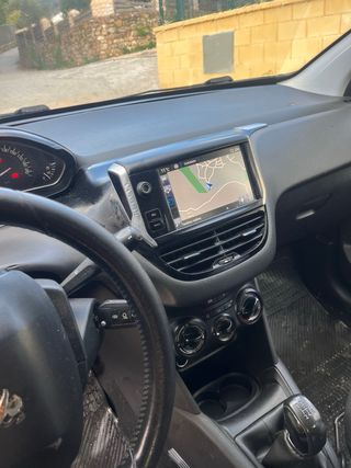 Peugeot 208 2016