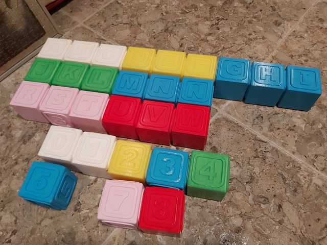 Bloques de letras y números 