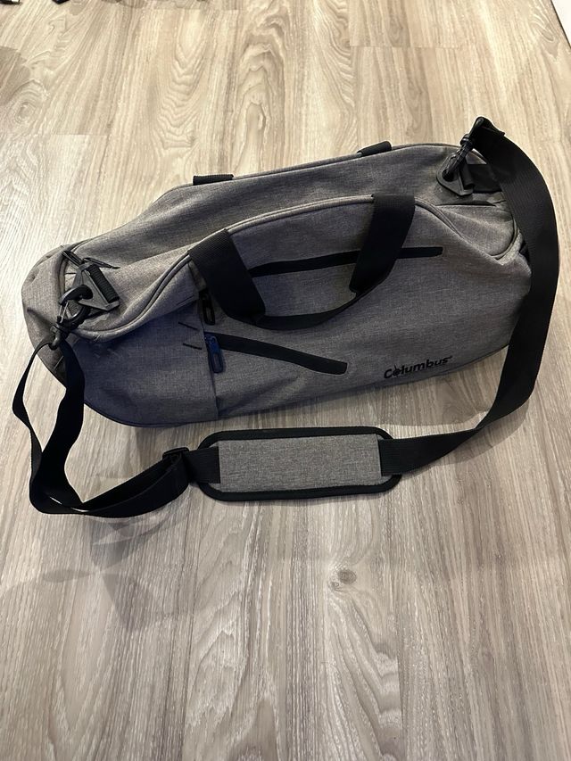 Mochila deporte
Largo 54 x ancho 22 x alto 25