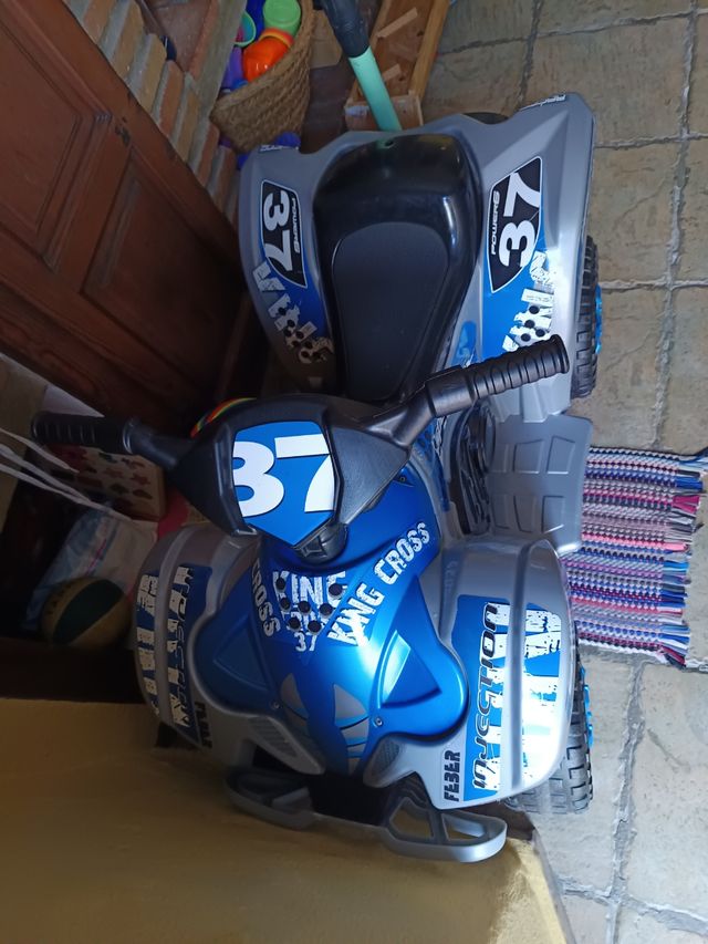 Moto cuatro ruedas niños