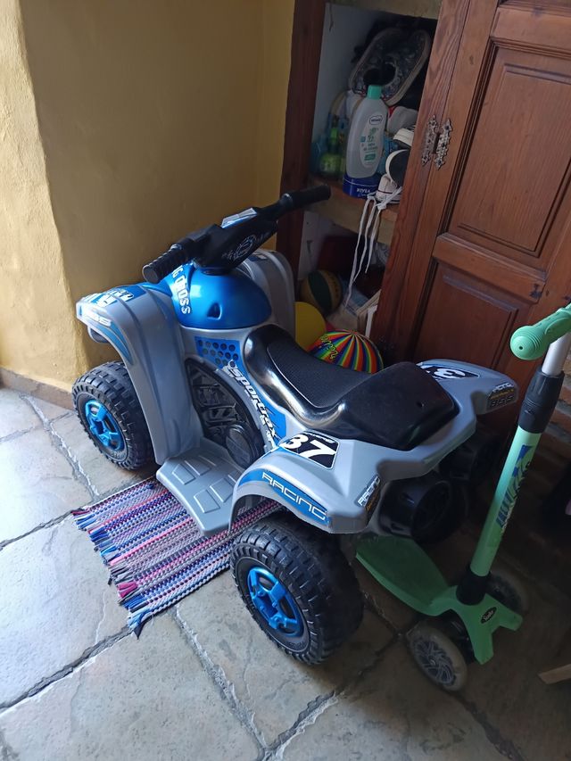 Moto cuatro ruedas niños