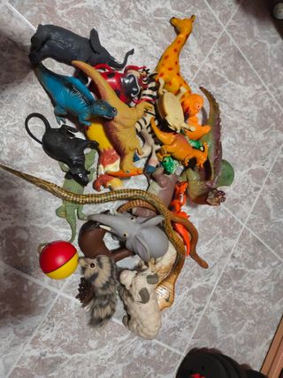 Lote muñecos blanditos y bichos