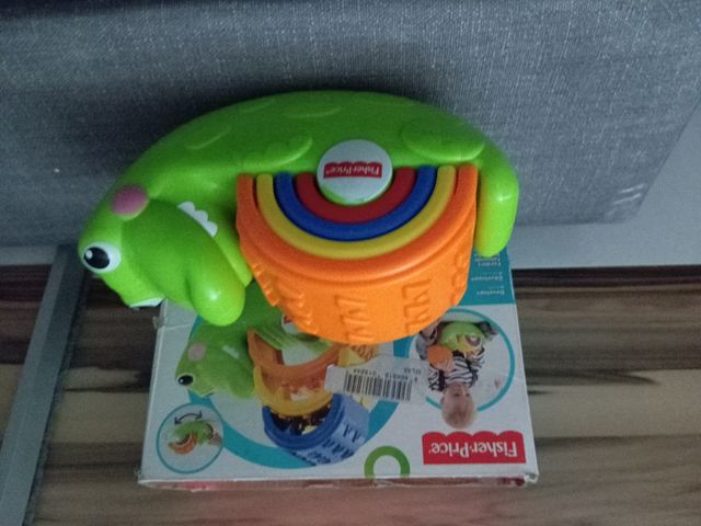 Cocodrilo apila y balancea