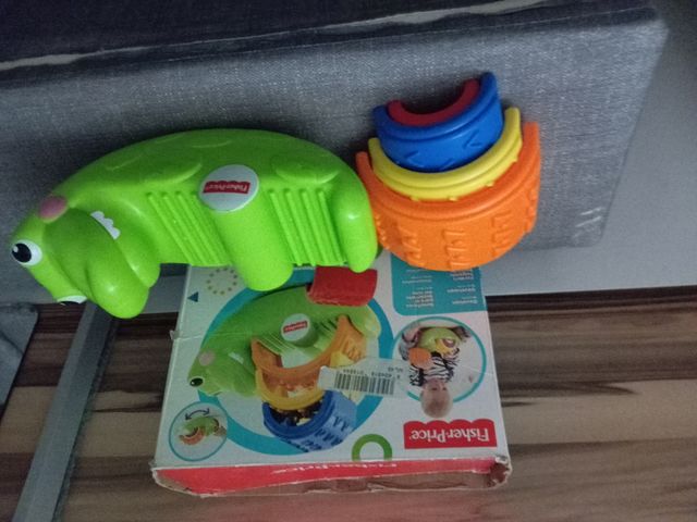 Cocodrilo apila y balancea