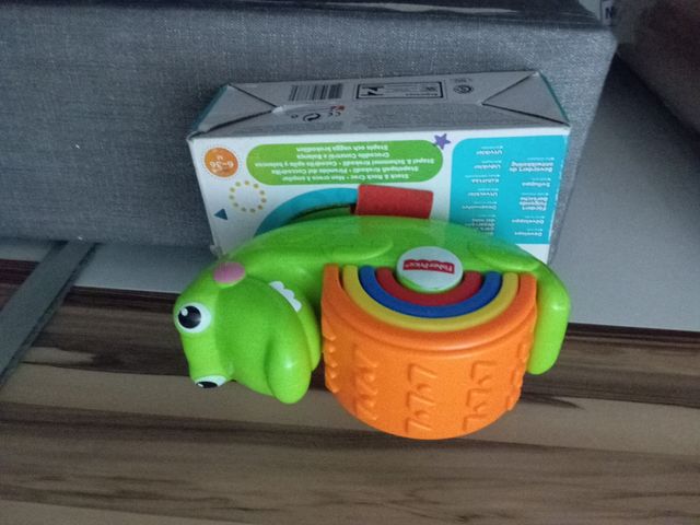 Cocodrilo apila y balancea