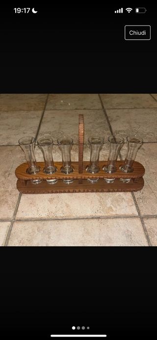 Set portabicchieri e bicchieri