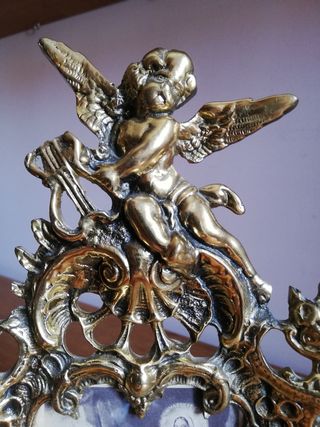 Portafotos de bronce con ángel con arpa