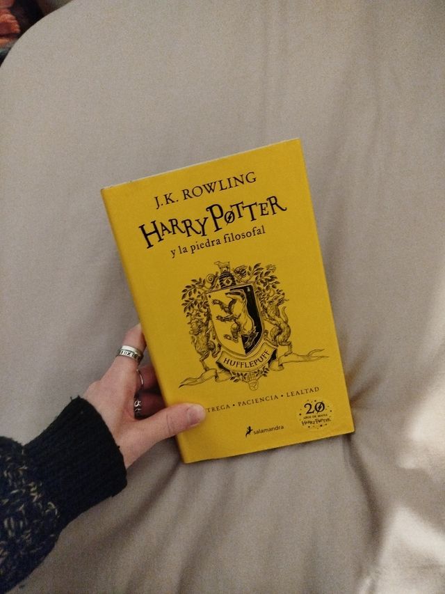 Harry Potter y la piedra filosofal (20 Aniv. Hufflepuff) / Harry Potter and the Sorcerer's Stone (Hufflepuff) (Spanish Edition)