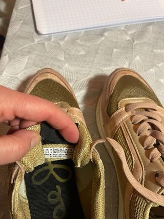 Zapatillas urbanas Pepe Jeans rosas y doradas