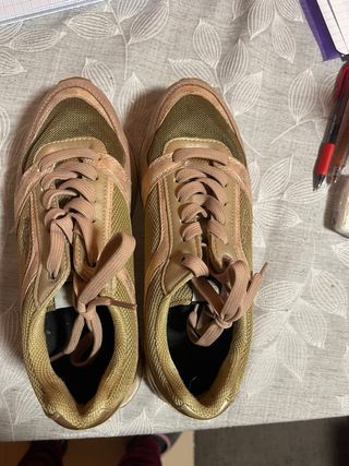 Zapatillas urbanas Pepe Jeans rosas y doradas