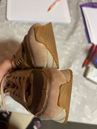 Zapatillas urbanas Pepe Jeans rosas y doradas